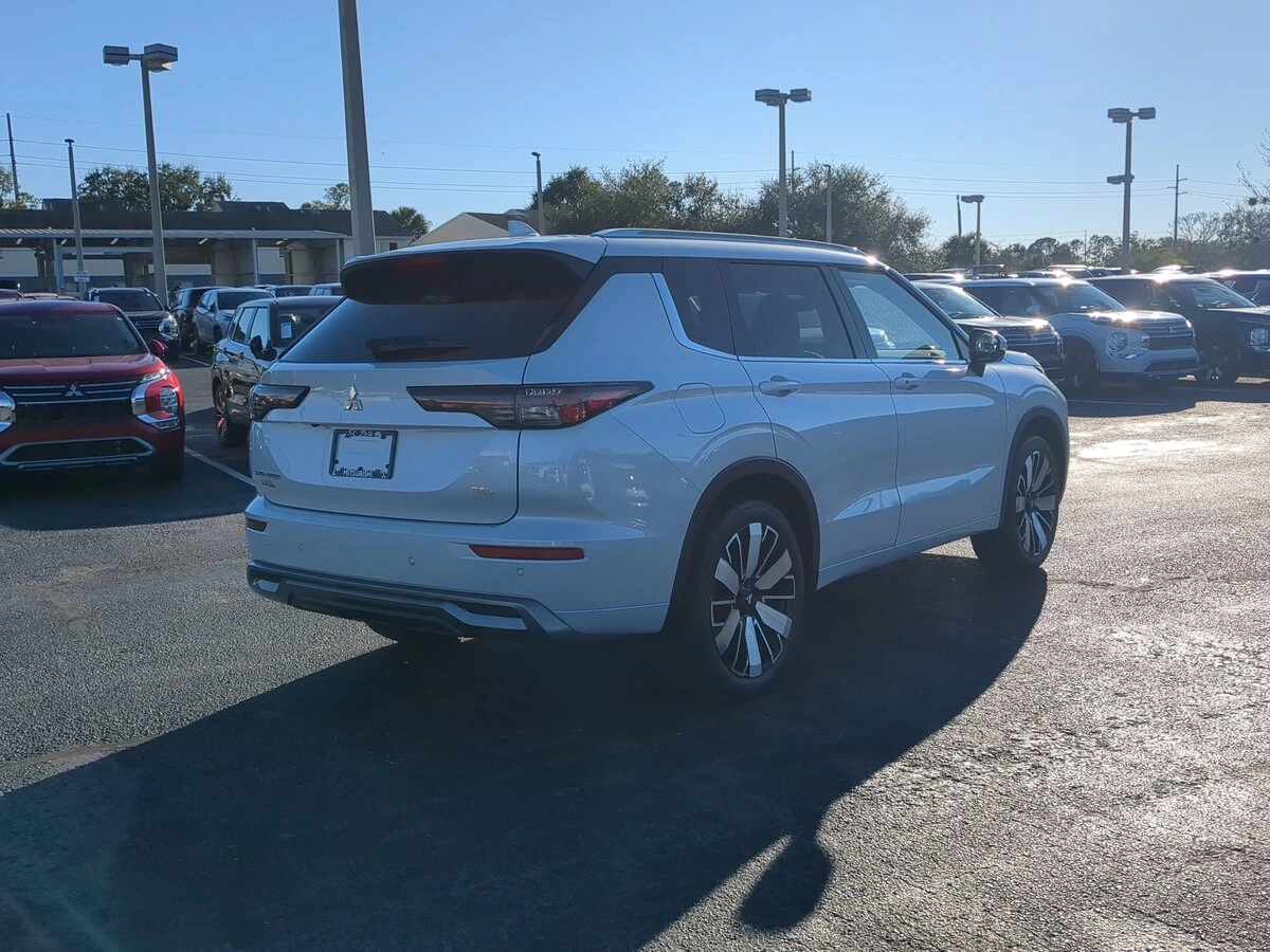 2026 Mitsubishi Outlander SEL - Photo 6