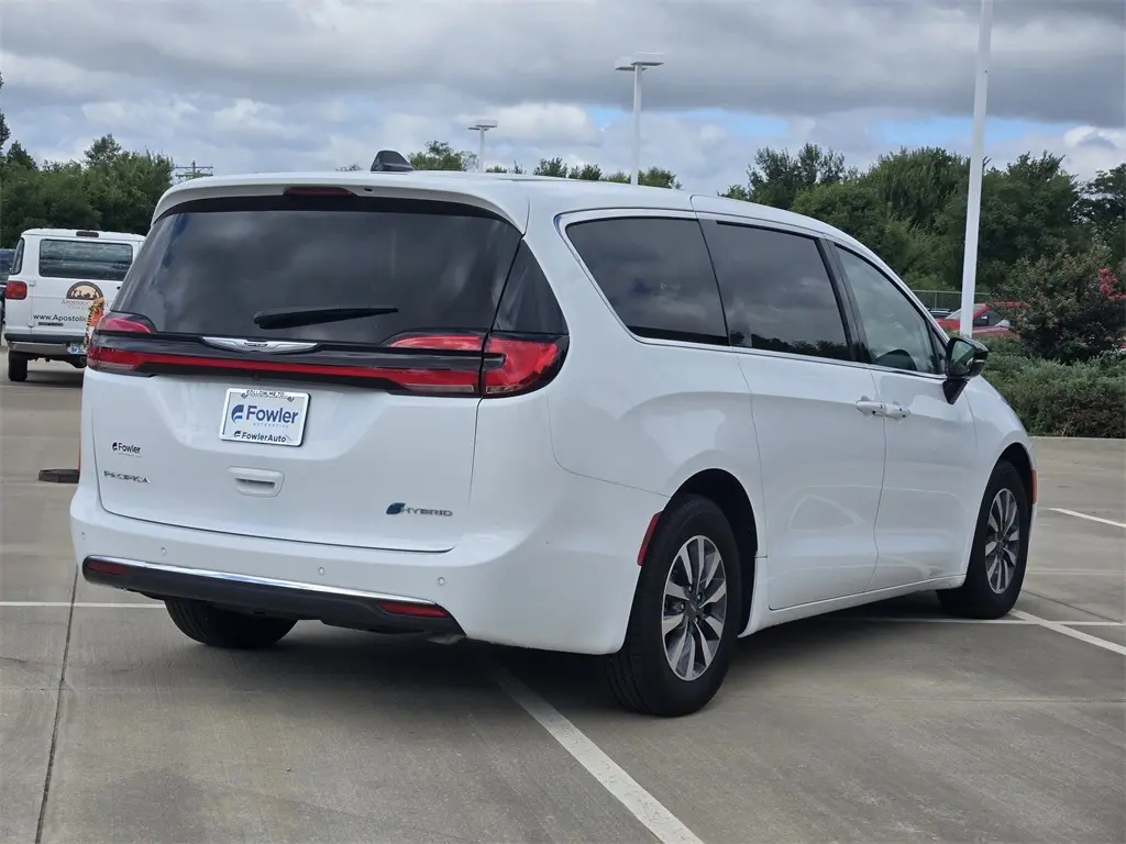 2024 Chrysler Pacifica Hybrid photo 7