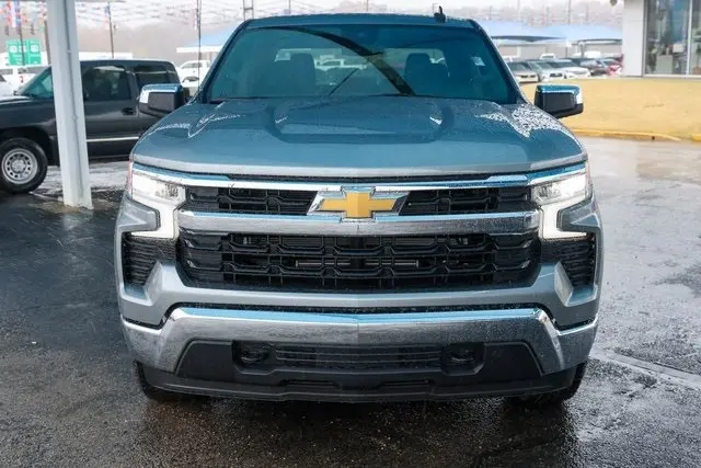 2026 Chevrolet Silverado 1500 LT1 photo 2