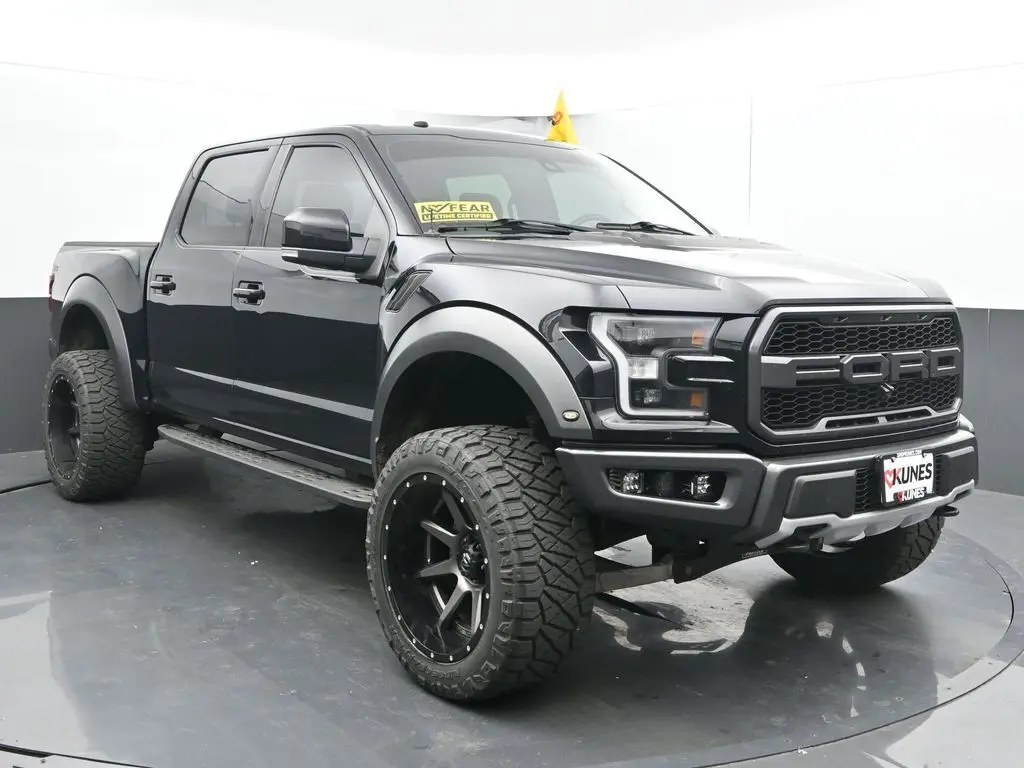 2018 Ford F-150 Raptor photo 2