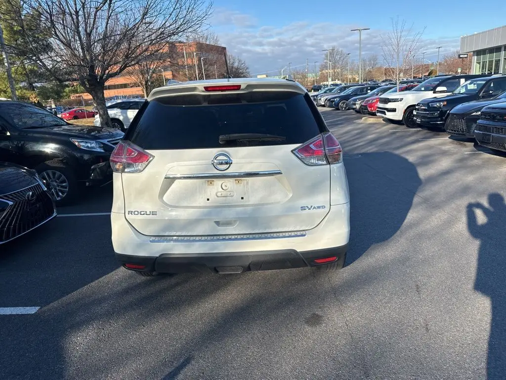 2016 Nissan Rogue SV photo 4