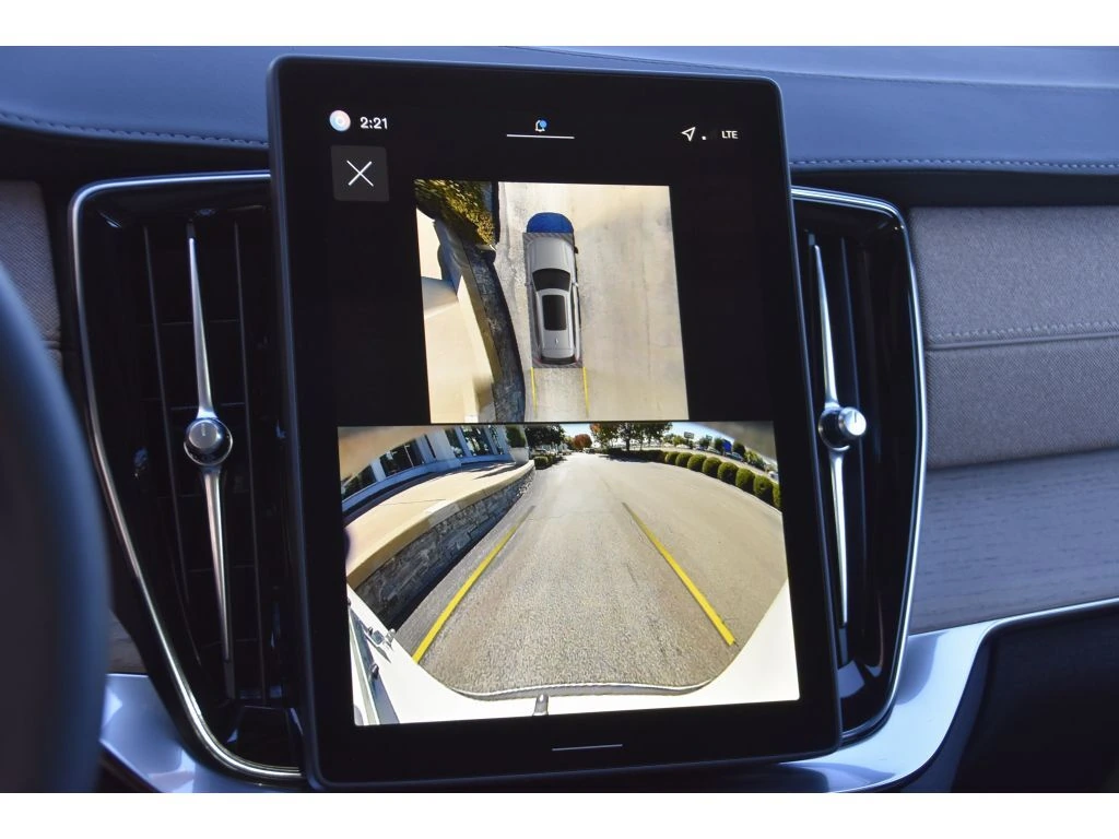 2026 Volvo - image 21