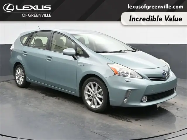 2014 Toyota Prius v Five's photo