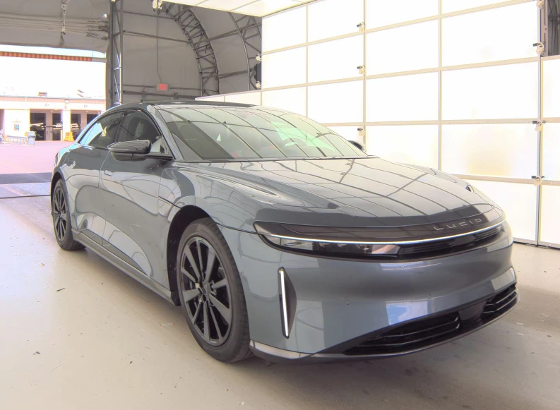 2025 Lucid Air Touring's photo