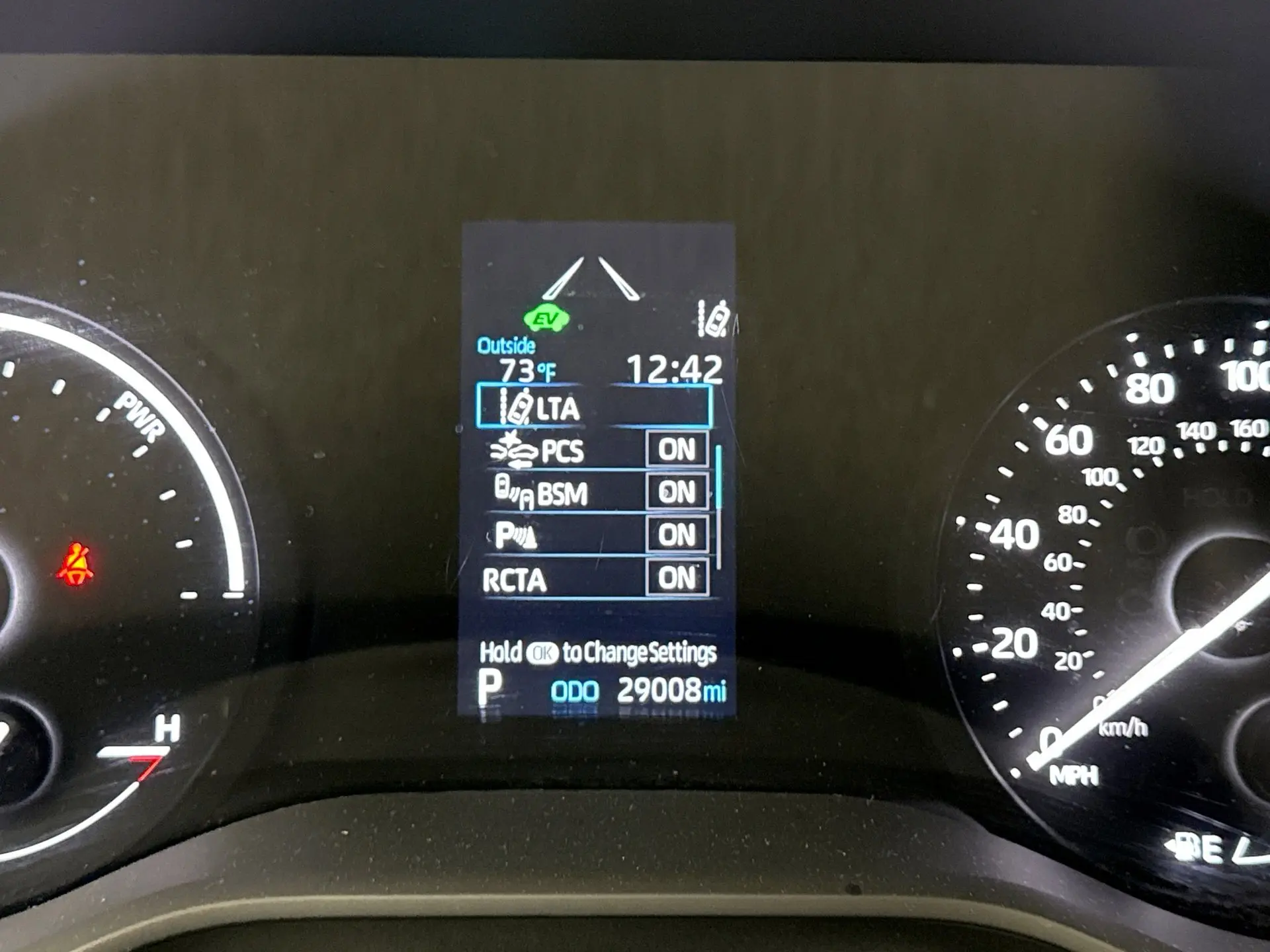 2023 Toyota Sienna XLE photo 9