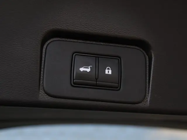 2023 Nissan Rogue SL photo 10