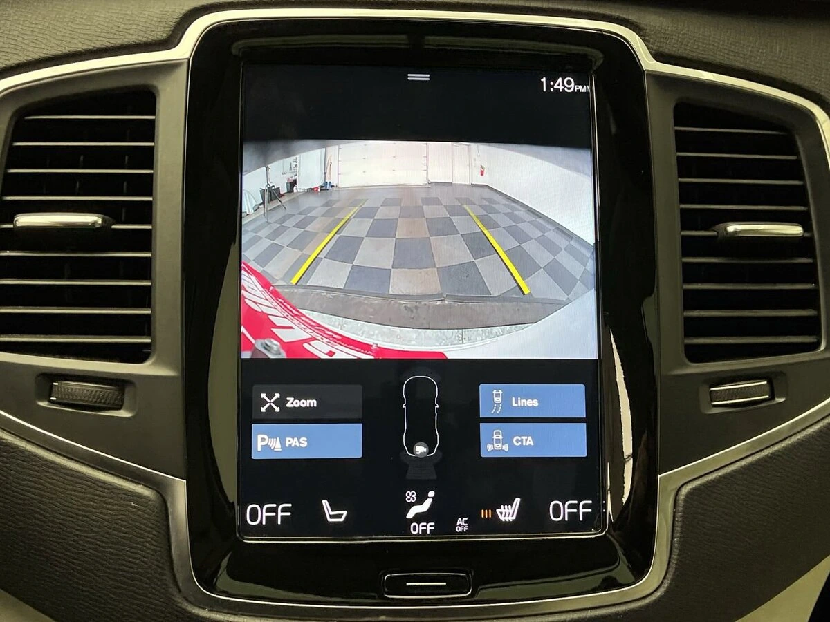 2022 Volvo - image 6