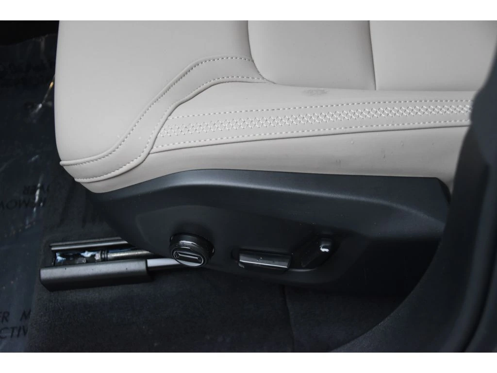 2026 Volvo - image 35