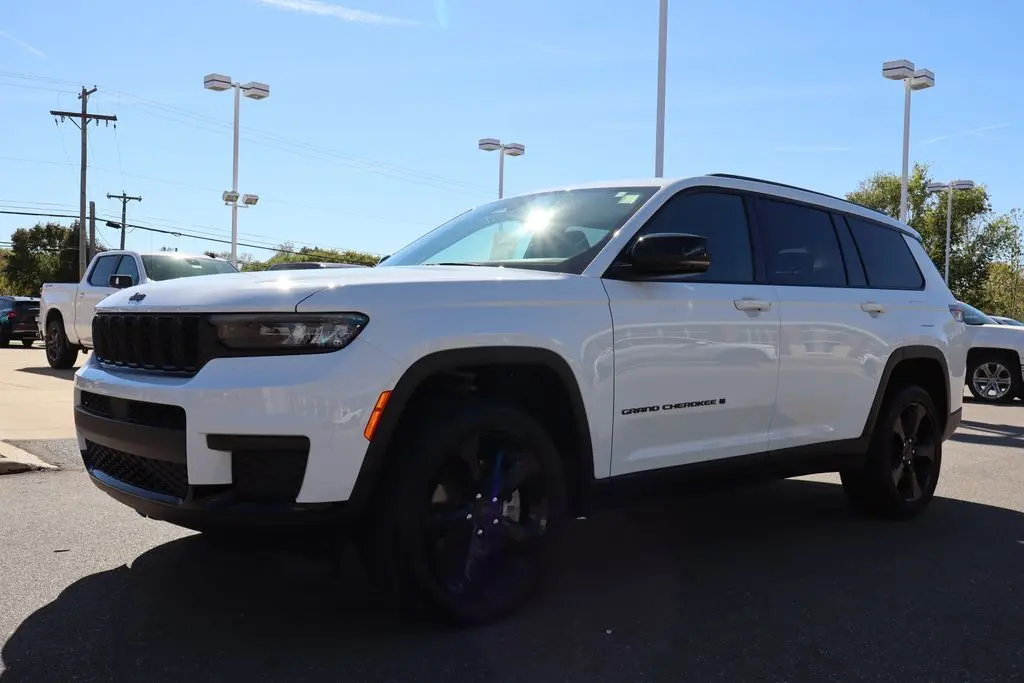 2024 Jeep Grand Cherokee Laredo photo 5