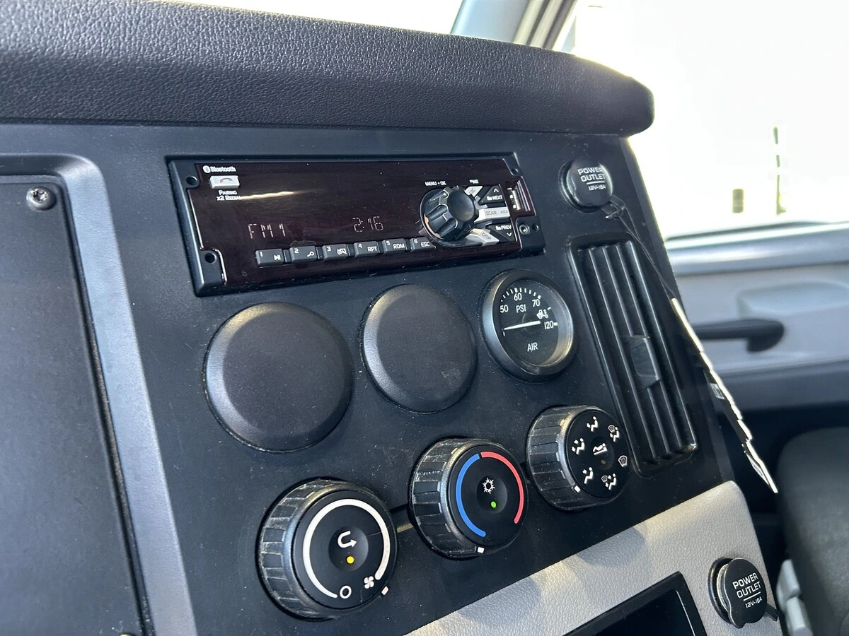 2020 Freightliner Cascadia - image 19