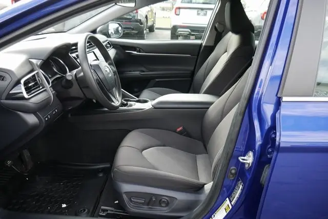 2018 Toyota Camry LE photo 2