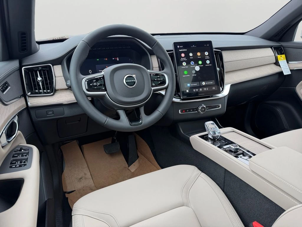2026 Volvo - image 11