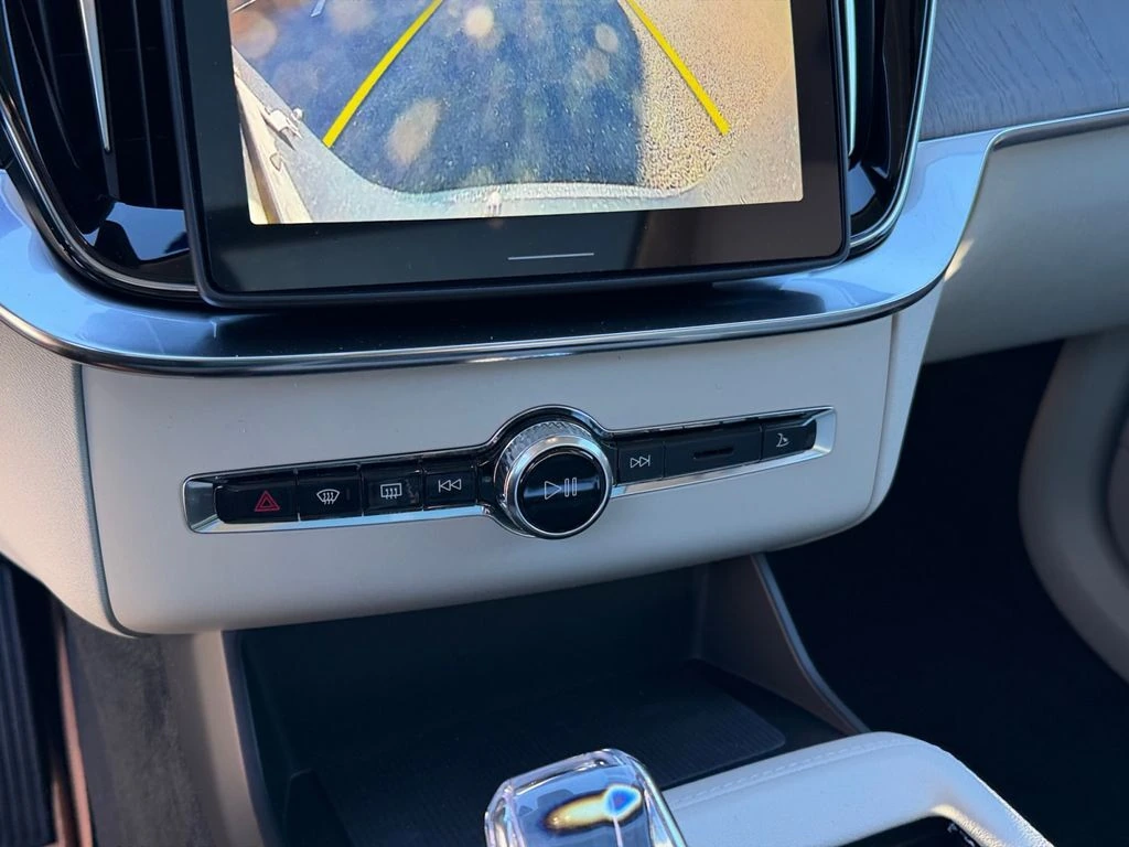 2026 Volvo - image 20