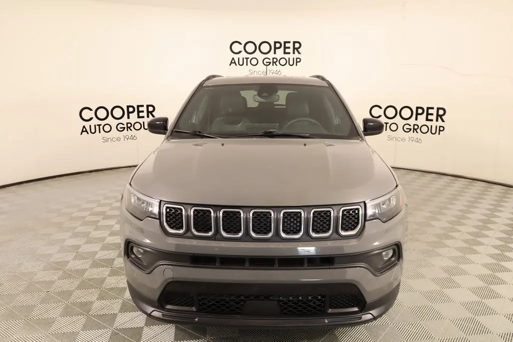 2024 Jeep Compass Latitude Lux photo 8