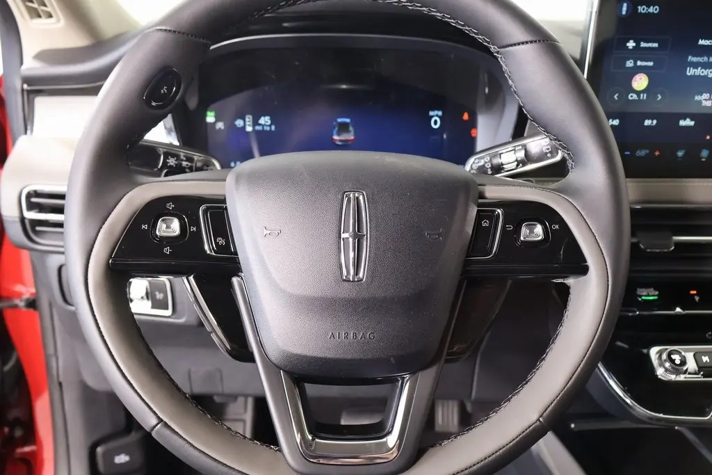 2026 Lincoln Corsair Premiere photo 3