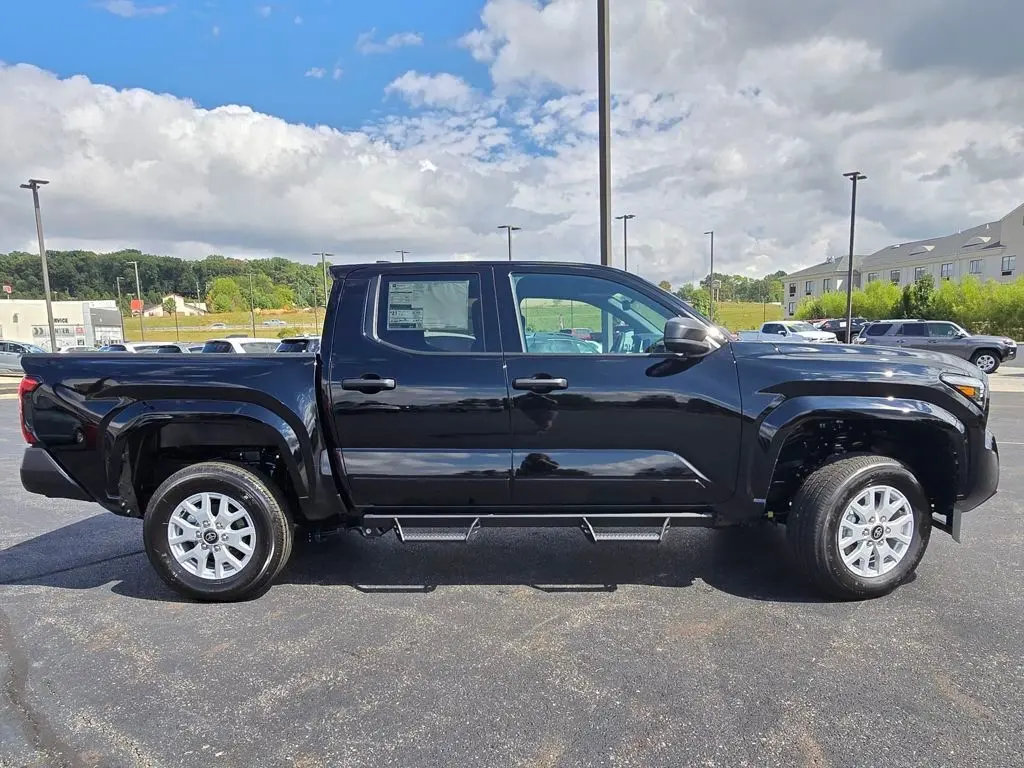 2025 Toyota Tacoma SR photo 13