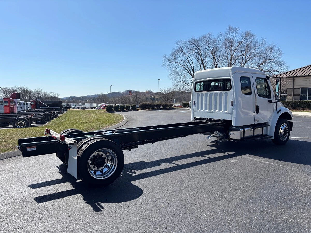 2025 Freightliner M2 106 in Fort Worth, TX — photo 5
