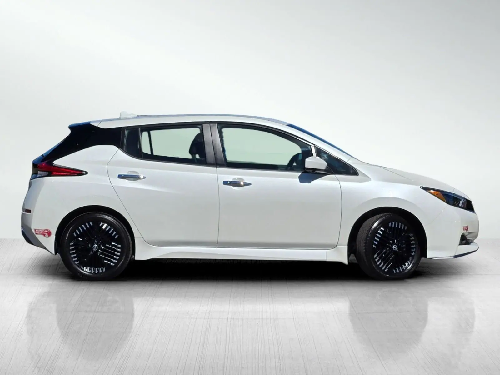 2024 Nissan Leaf SV Plus photo 3