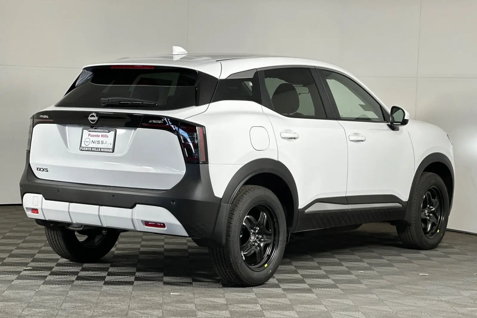 2025 Nissan Kicks SV photo 2