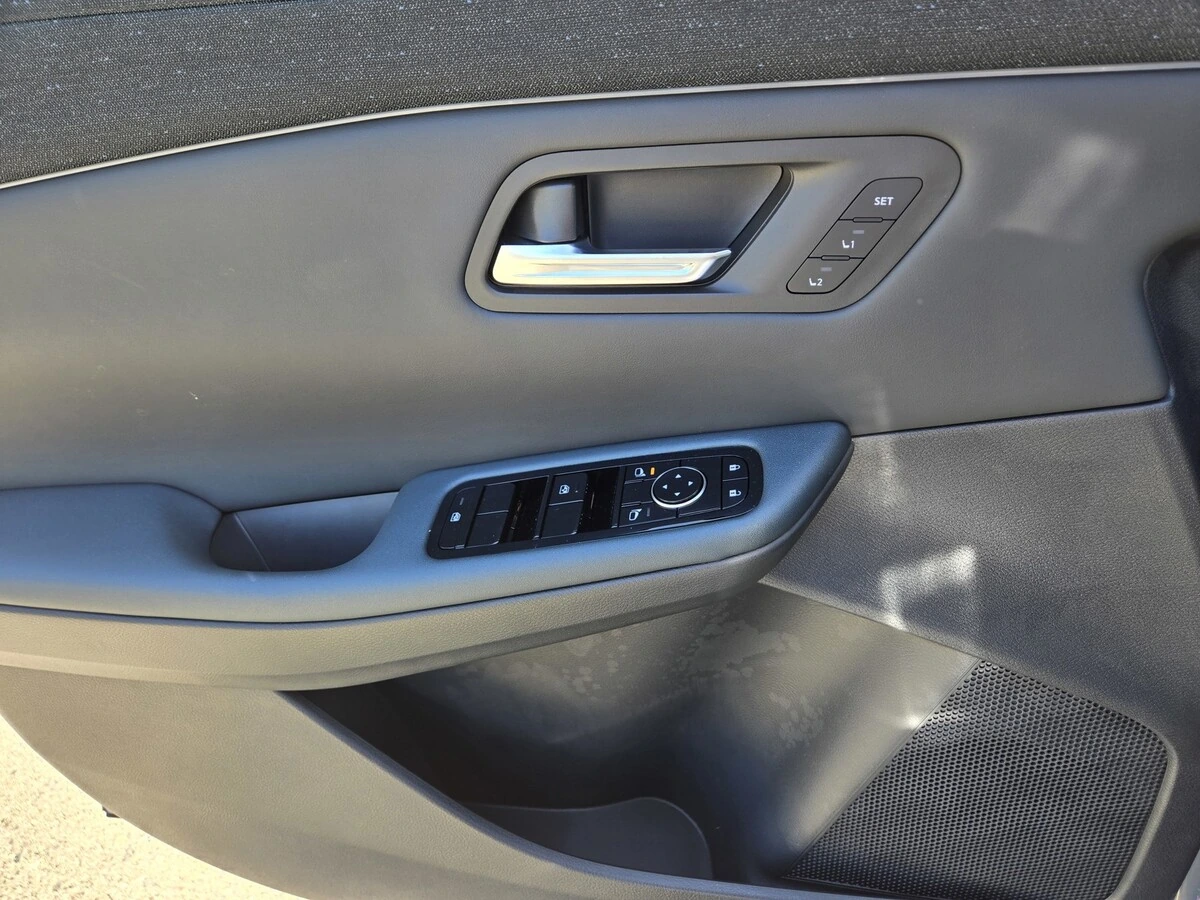 2026 Nissan LEAF Platinum+ - Photo 12