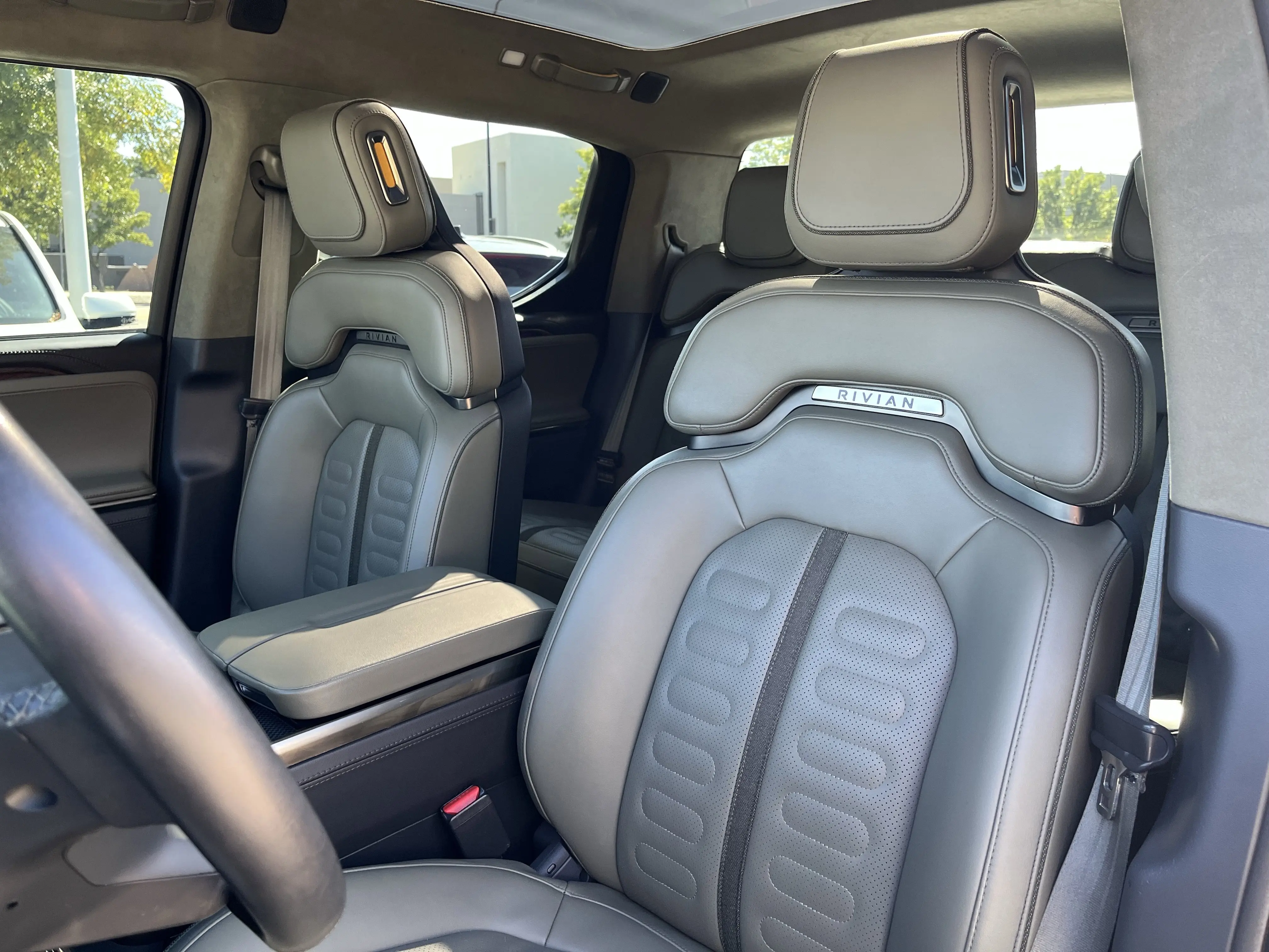 2022 Rivian R1T Adventure photo 14