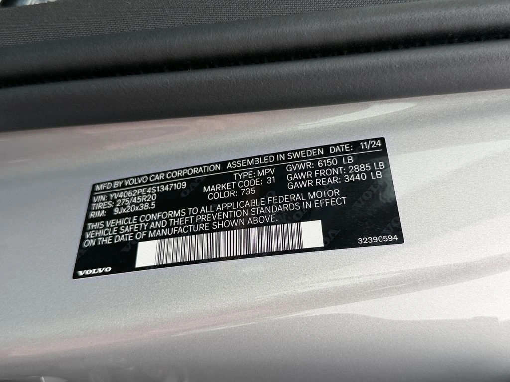 2025 Volvo - image 29