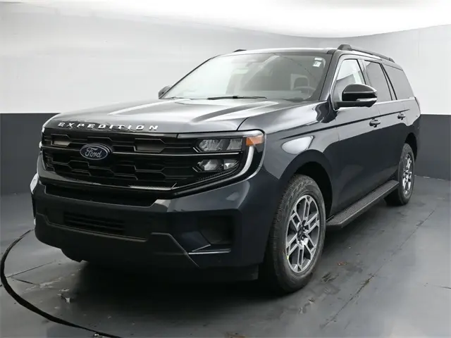 2025 Ford Expedition photo 3