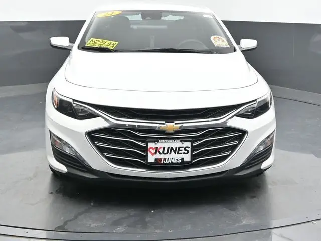 2024 Chevrolet Malibu 1LT photo 3