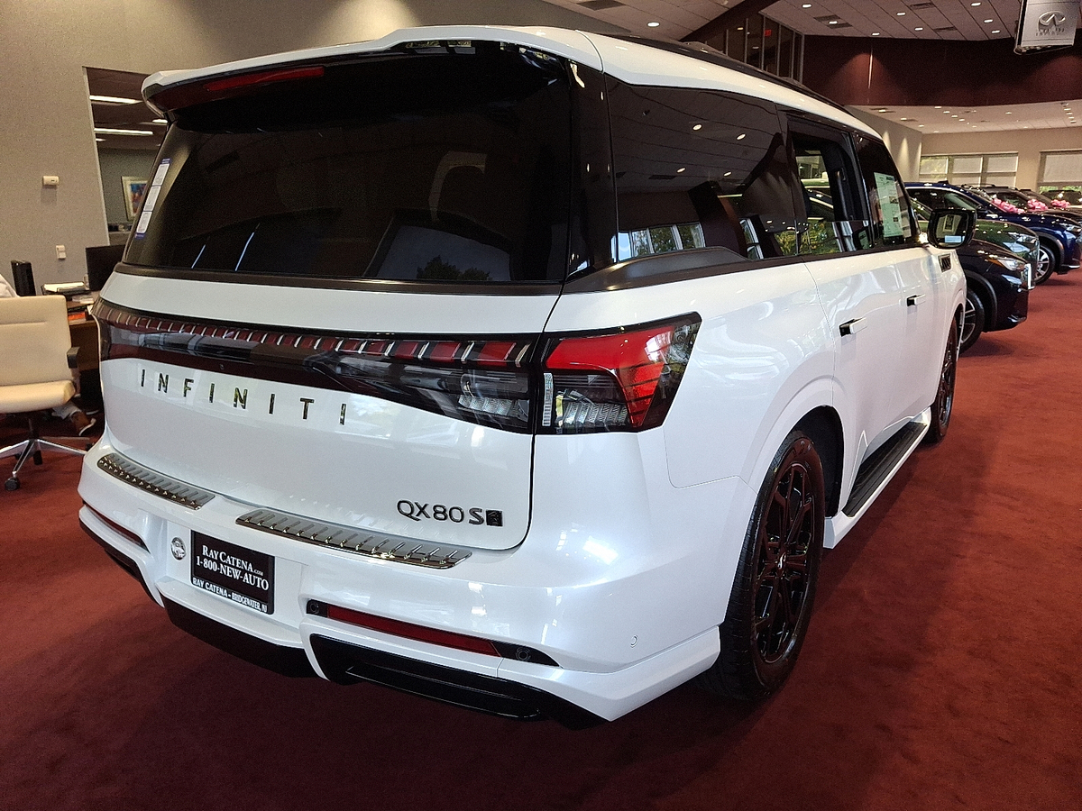 2026 Infiniti QX80 Sensory photo 4