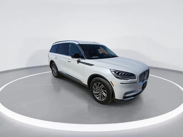 2020 Lincoln Aviator Standard photo 2