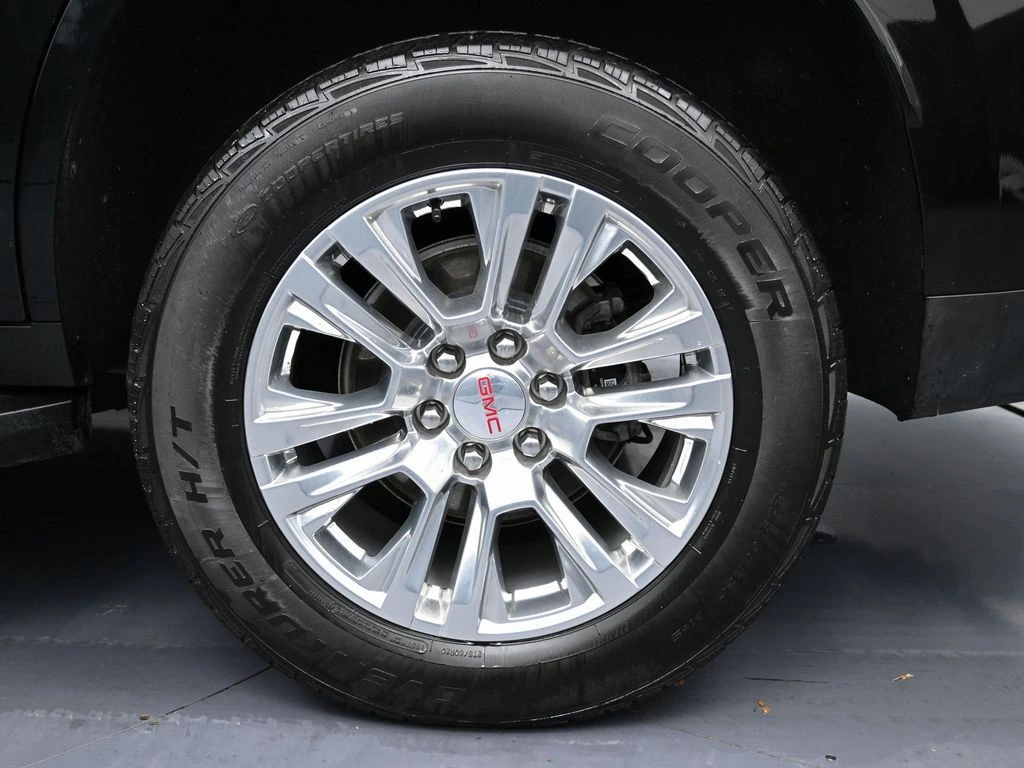 2024 GMC Yukon Denali - Photo 37