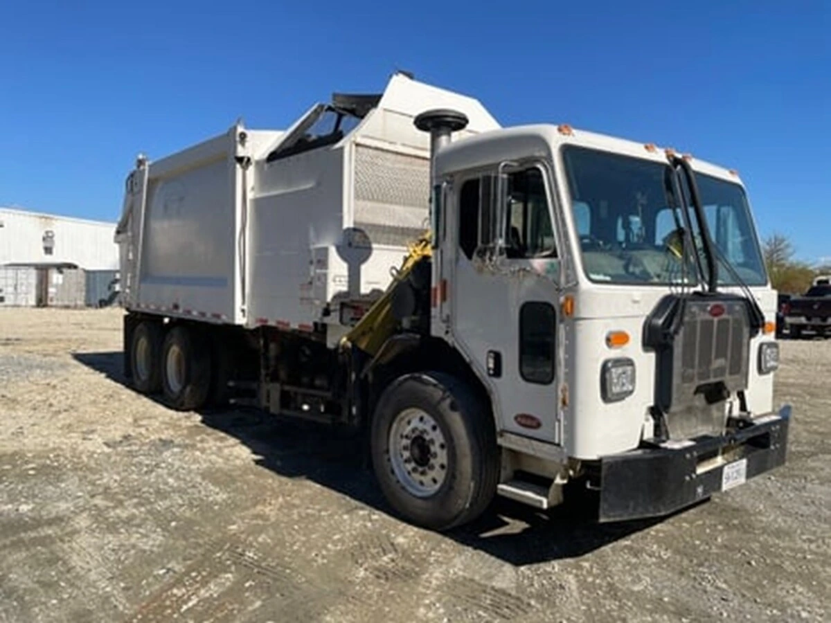 2019 Peterbilt 520 - image 3