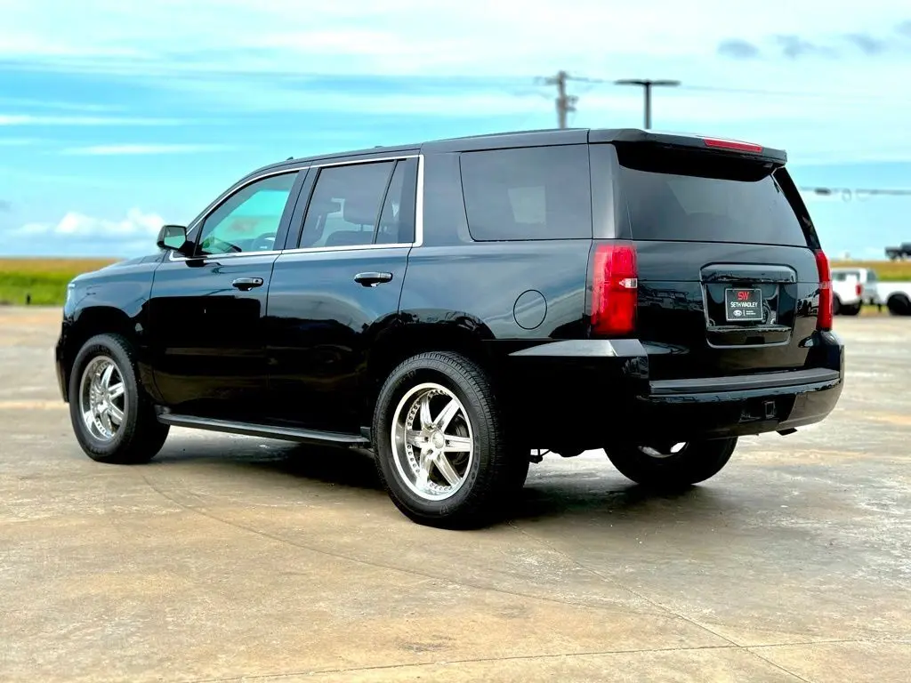 2016 Chevrolet Tahoe LT photo 3