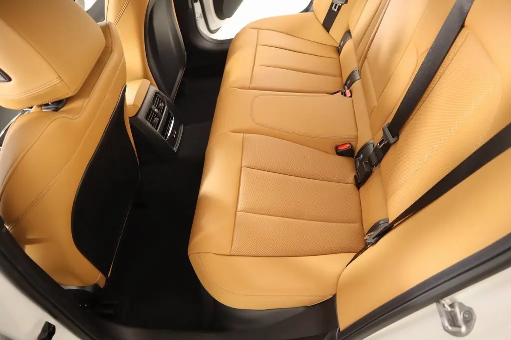 2025 Bmw 330i photo 12