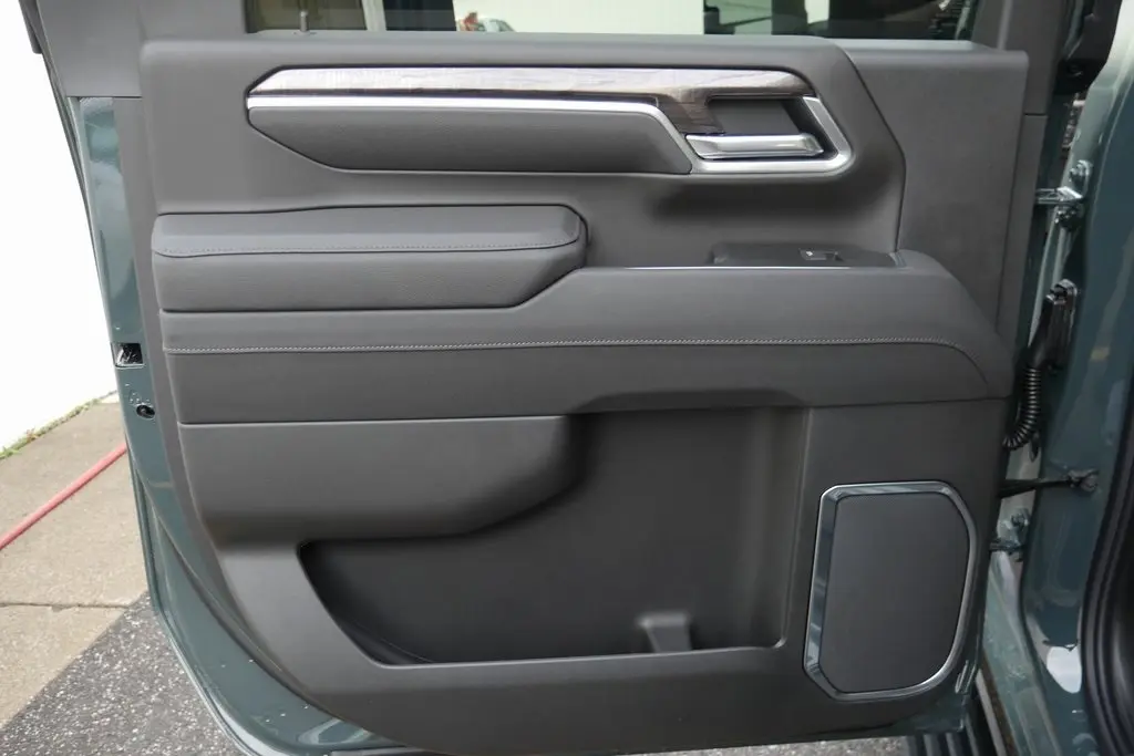 2026 Chevrolet Silverado LTZ photo 31