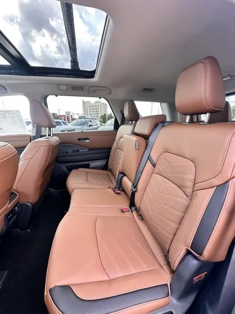 2025 Nissan Pathfinder Platinum photo 22