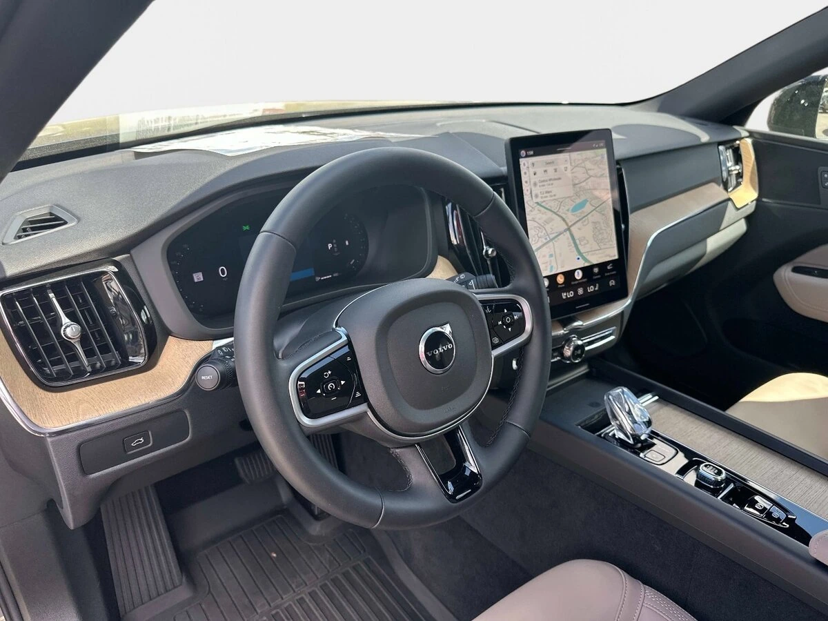 2026 Volvo - image 18