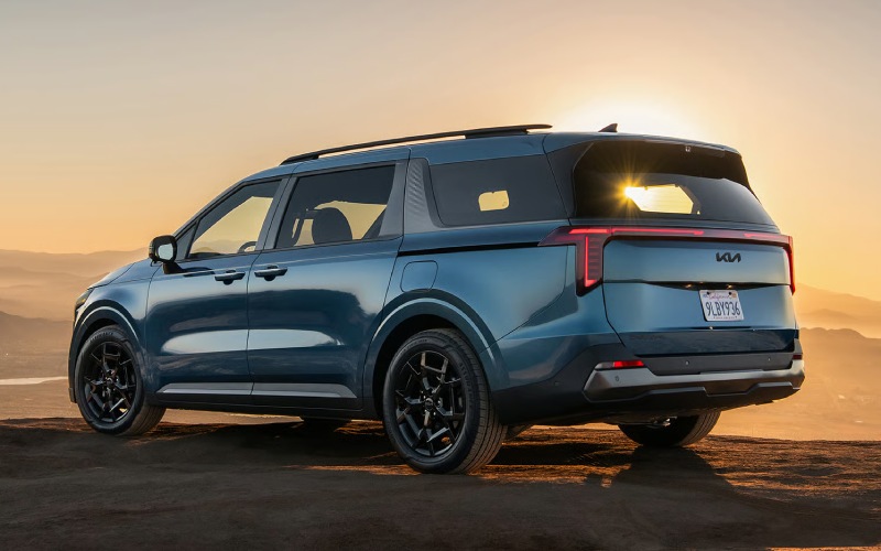 How the 2026 Kia Carnival MPV Slide-Flex seating adapts to daily life around La Pine, OR