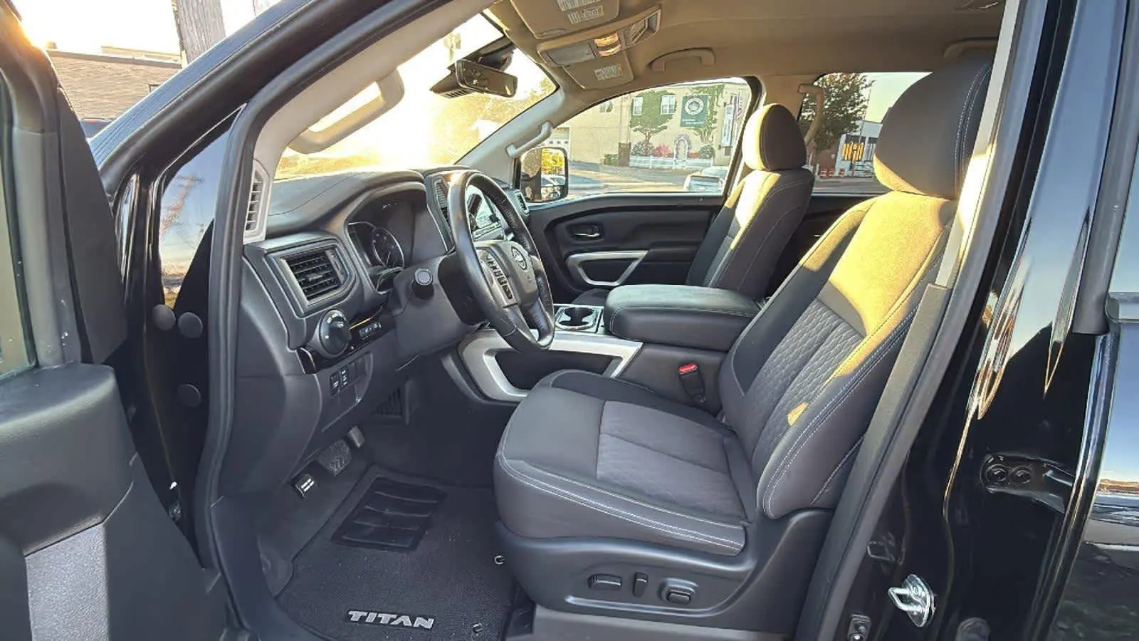 2024 Nissan Titan SV photo 15
