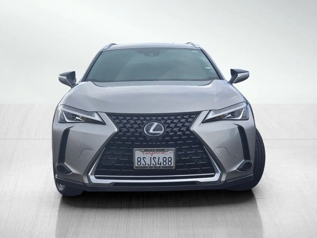 2020 Lexus UX 250h Premium photo 2