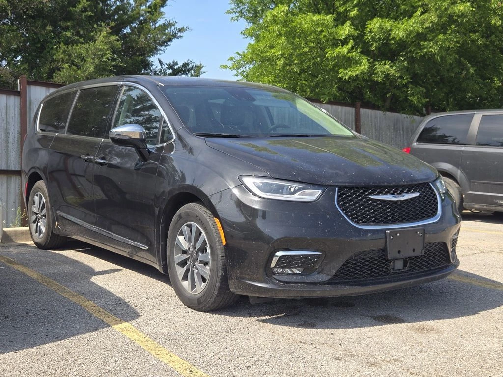 2023 Chrysler Pacifica Hybrid Limited Hybrid's photo