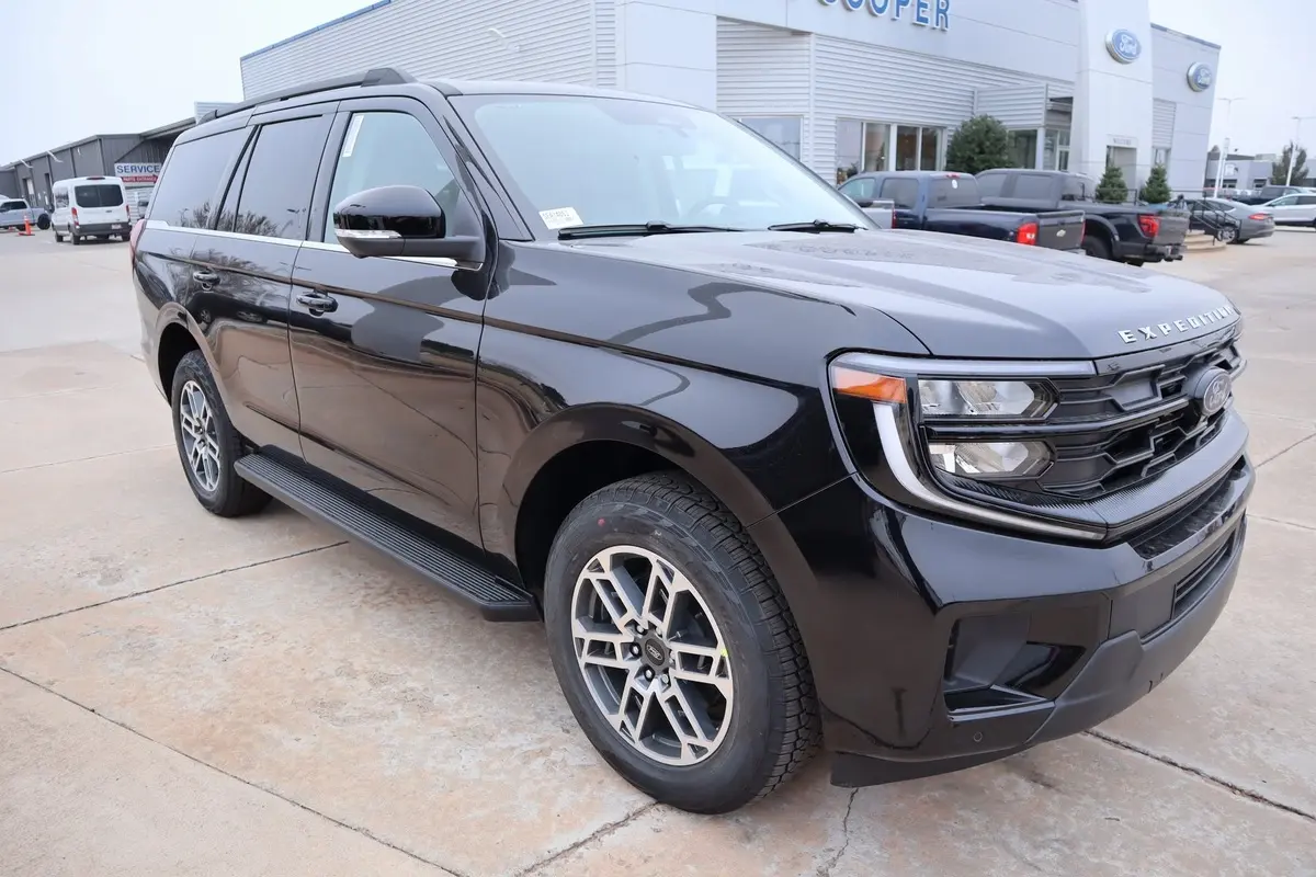 2025 Ford Expedition Active's photo