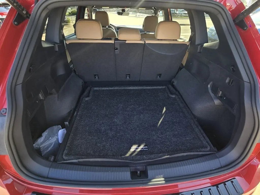 2024 Volkswagen Tiguan SE R-Line Black photo 17