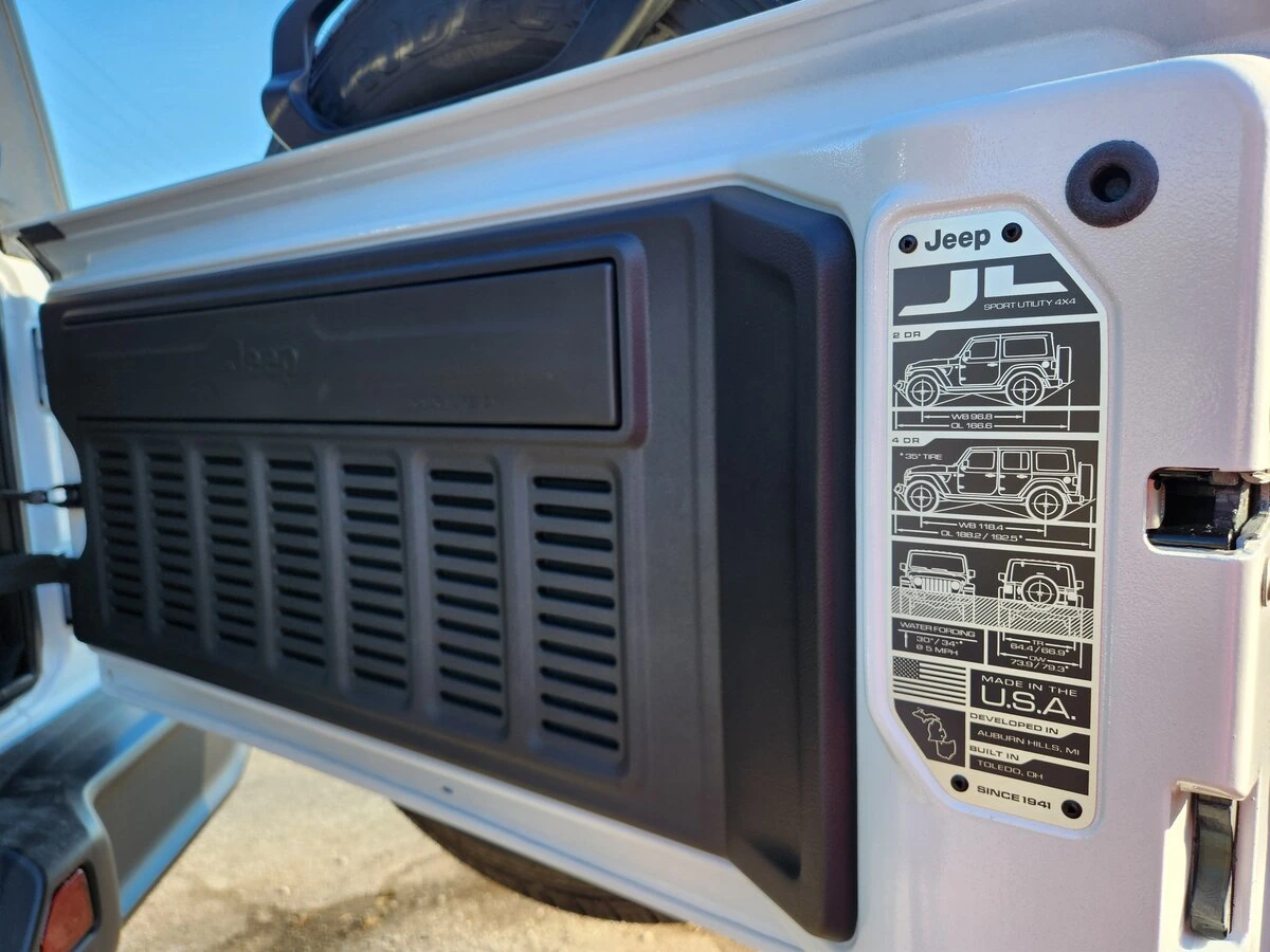 2025 Jeep Wrangler 4-Door Sahara - Photo 23