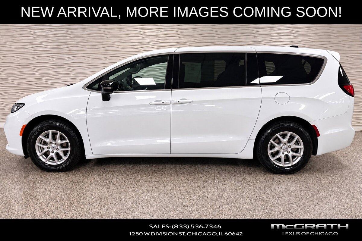 2025 Chrysler Pacifica Select