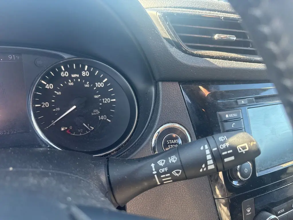 2020 Nissan Rogue SV photo 28