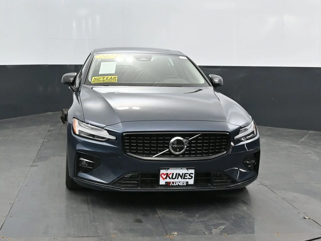 2024 Volvo - image 7