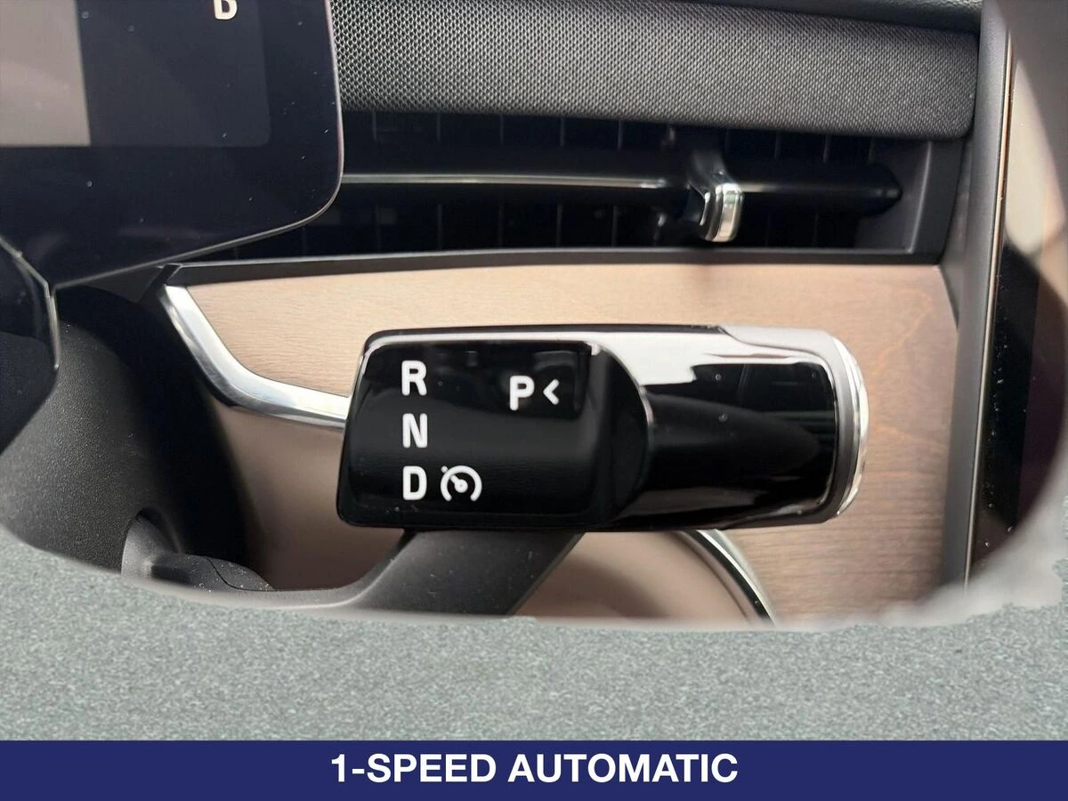 2026 Volvo - image 24