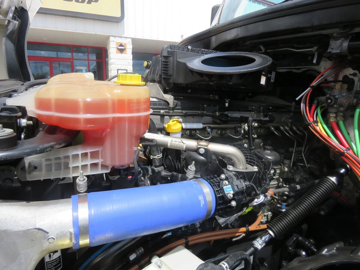 2022 Freightliner Cascadia - image 12