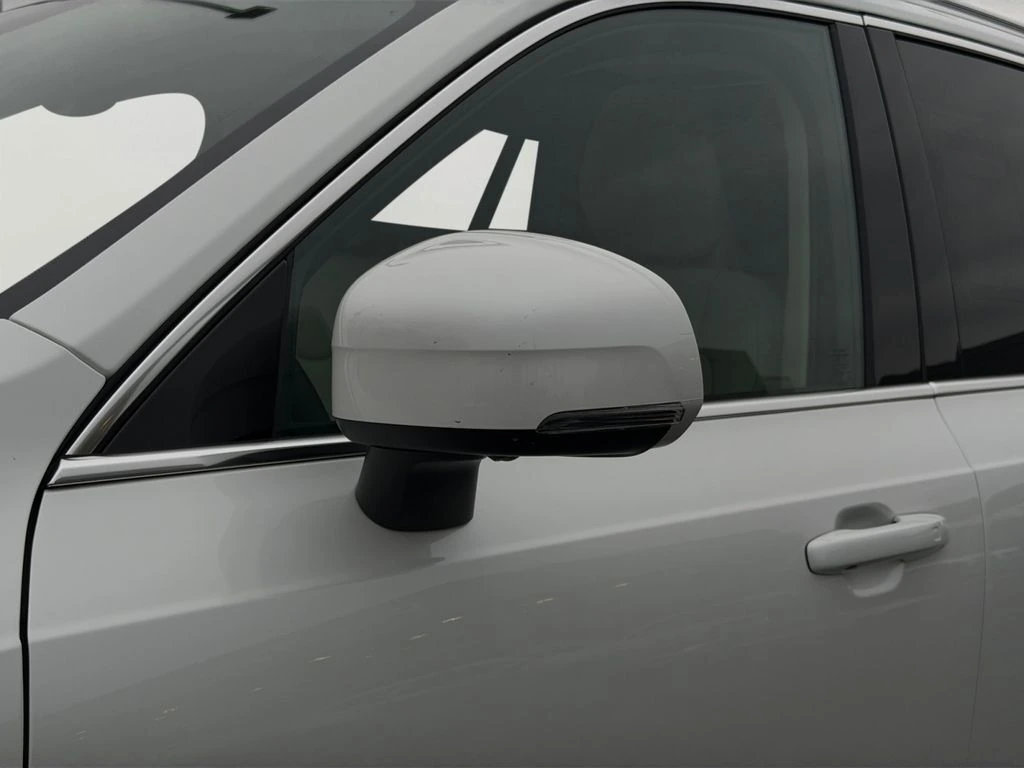 2025 Volvo - image 28